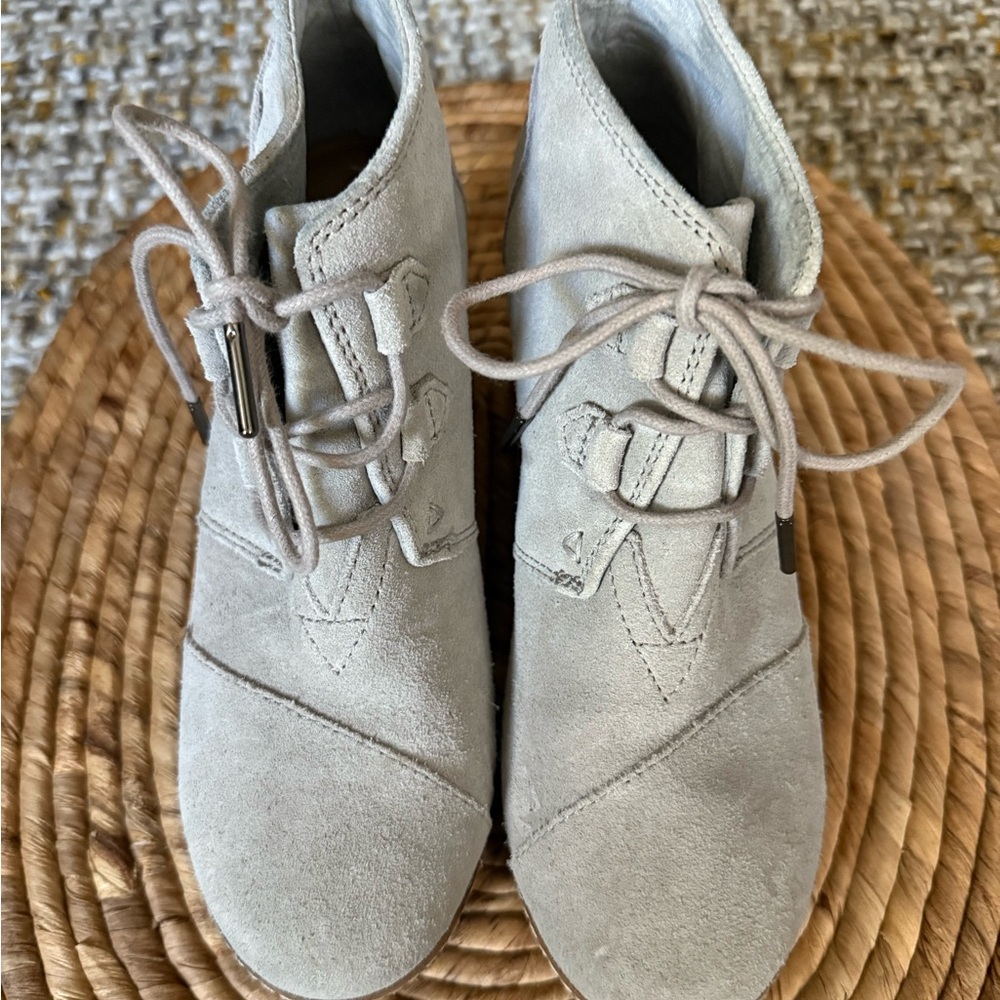 Toms Light Gray Suede Boots